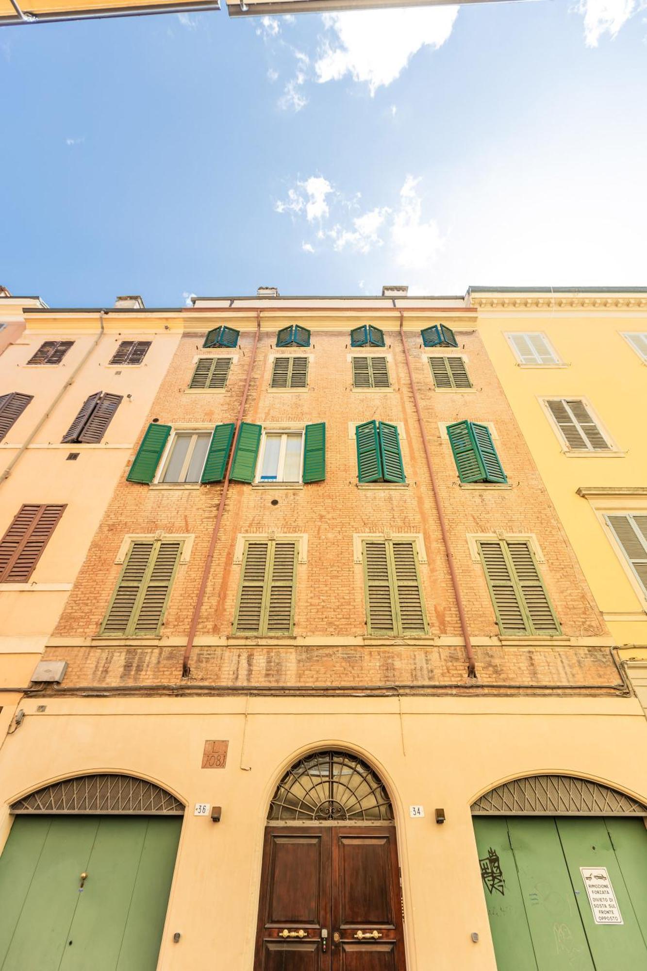 Апартаменты Molinari House Modena Centro Lux Экстерьер фото