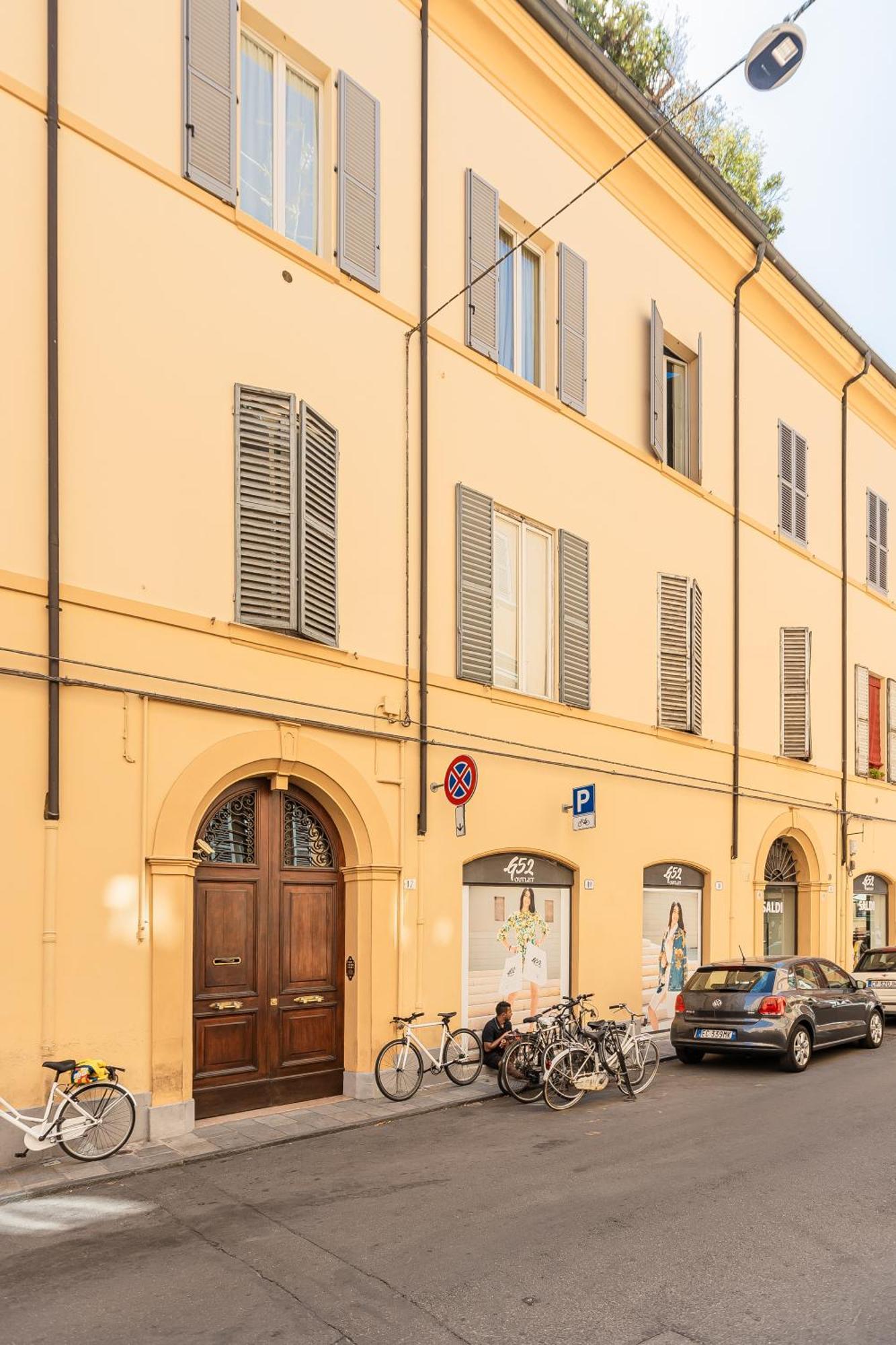 Апартаменты Molinari House Modena Centro Lux Экстерьер фото